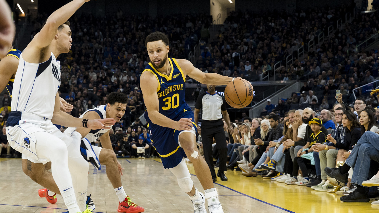 浓眉哥关键节点关键助攻，美国队带队取胜！的简单介绍