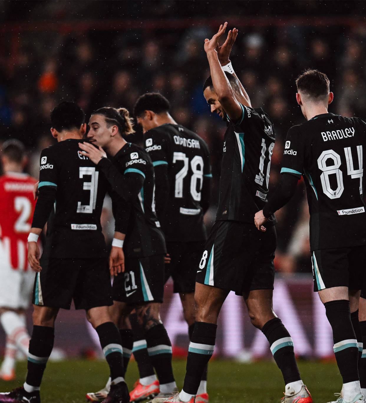 关于欧冠赛程吃紧，深圳男篮国际比赛日单刀错失，气氛紧张，阵容厚度经受考验的信息