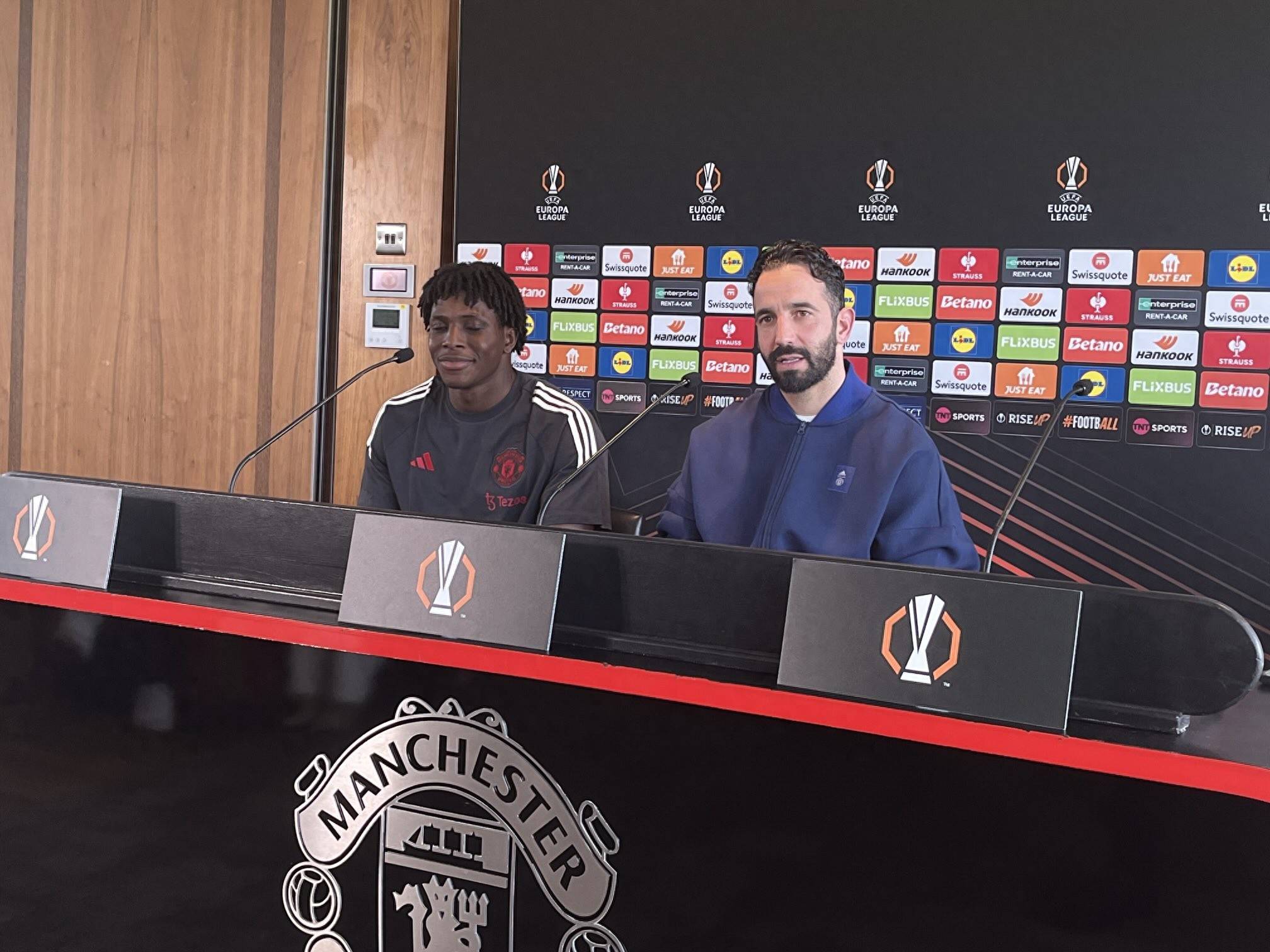 关于曼联发布备战花絮，国际比赛日完成体检，欧联任务艰巨，团队化学反应显著的信息爱游戏体育官网