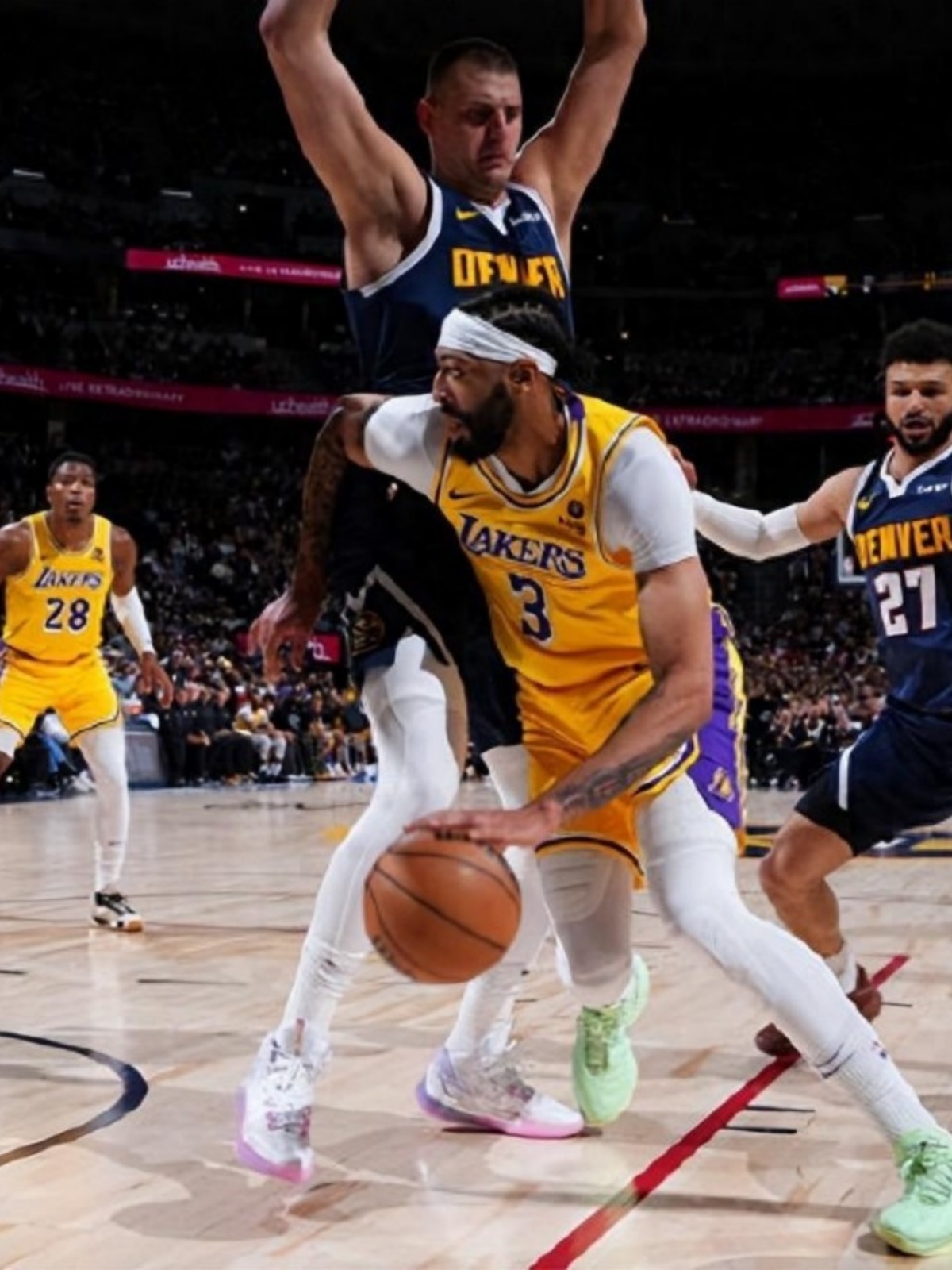 包含窗口期NBA常规赛焦点战，洛杉矶湖人遗憾出局，悬念犹存，年轻球员得到机会的词条爱游戏体育赛事直播