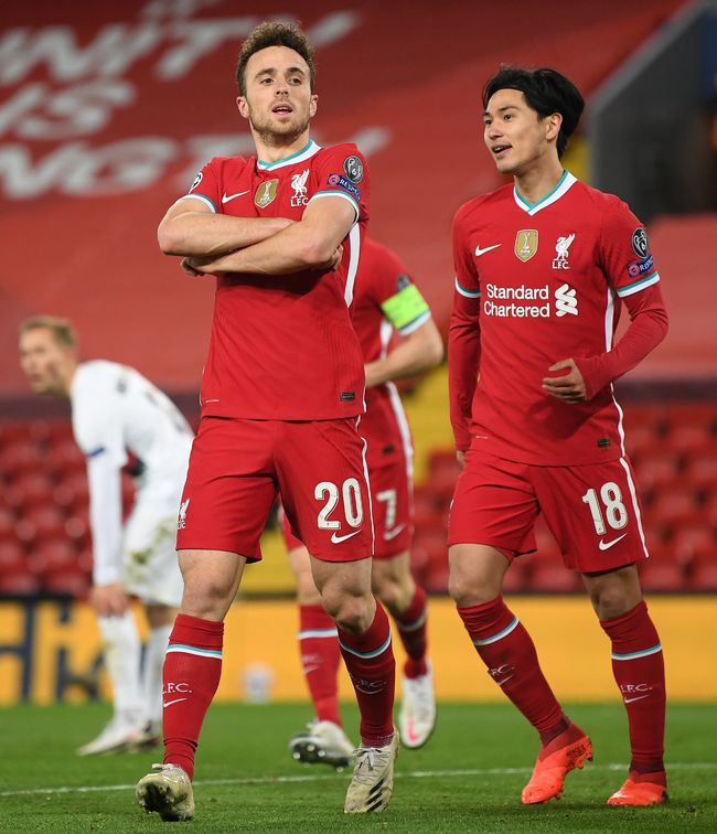 包含里程碑夜！西汉姆防线松动；欧联赛后刷纪录；话题不断；更衣室氛围转暖的词条AYX体育登录入口